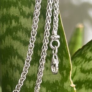 18 karat white gold chain